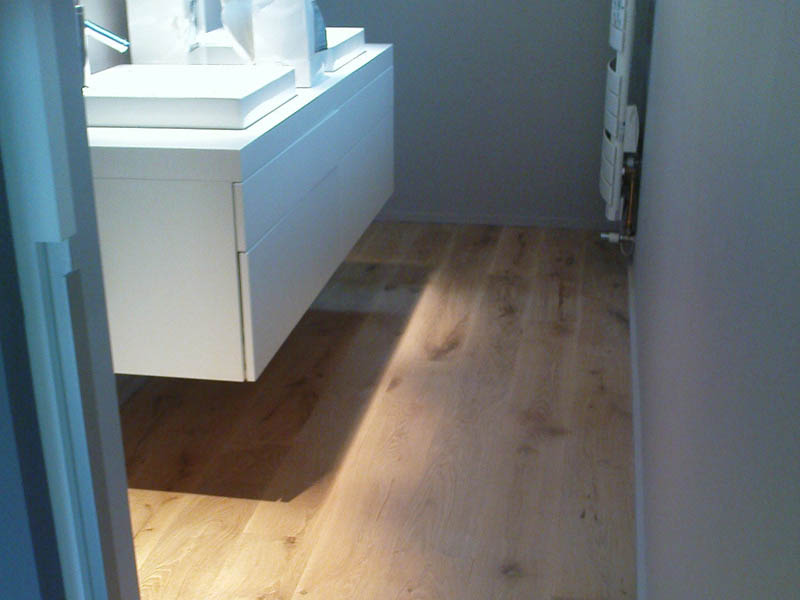 Pose parquet salle bain chêne
