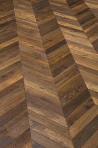 Route 4 - Plancher d’autrefois point de hongrie, 22 x 90 x 730 mm entraxe de 516,2 mm et angle de 45°