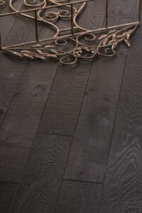 SC 613 - Chêne scié extrême noir largeur 130 mm