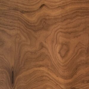 Plinthe massive en Feuillus – Noyer